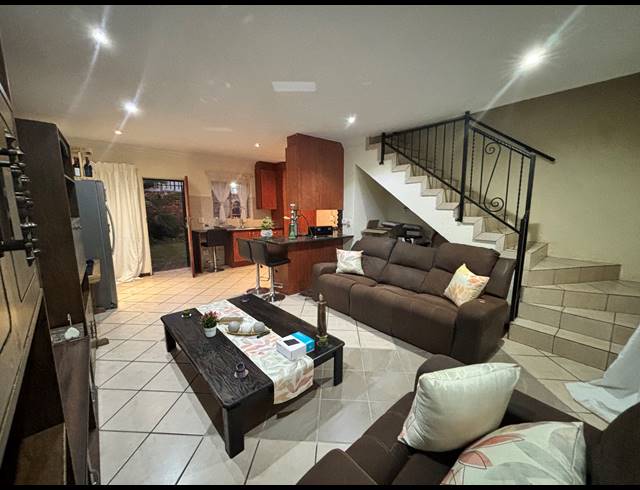 2 BEDROOM DUPLEX FOR SALE IN WILLOW GLEN